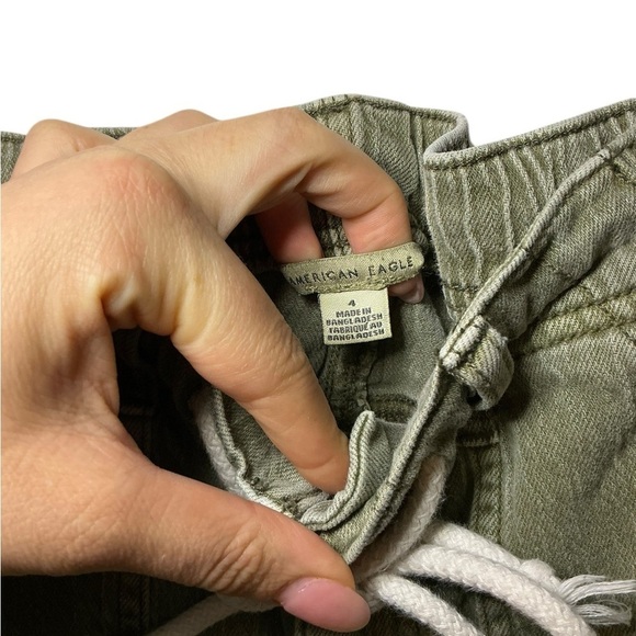 American Eagle Outfitters Green Cargo Shorts Relaxed Fit - Picture 4 of 5